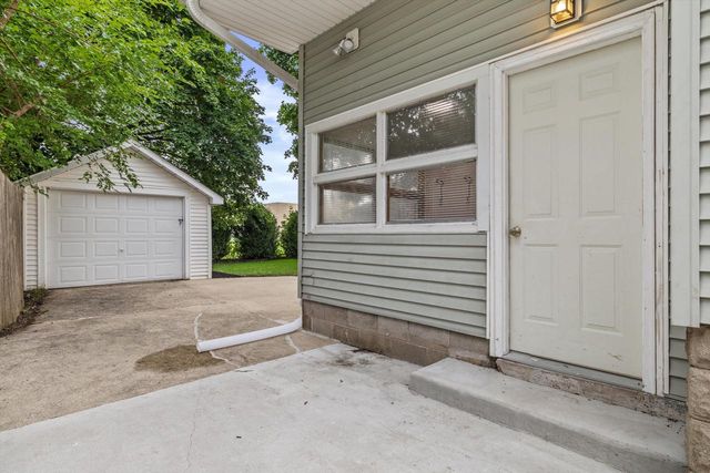 2516 71st STREET, Kenosha, WI 53143
