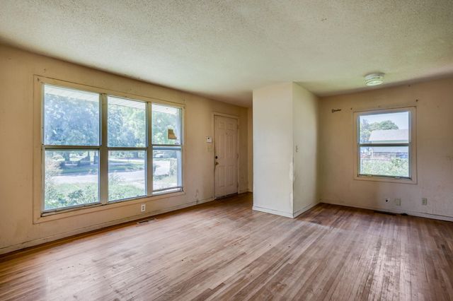 2054 N Piatt, Wichita, KS 67214