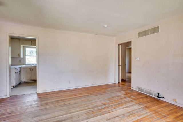 2054 N Piatt, Wichita, KS 67214