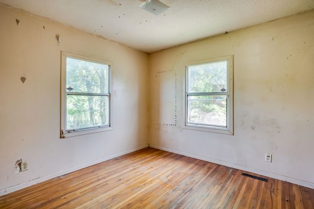 2054 N Piatt, Wichita, KS 67214