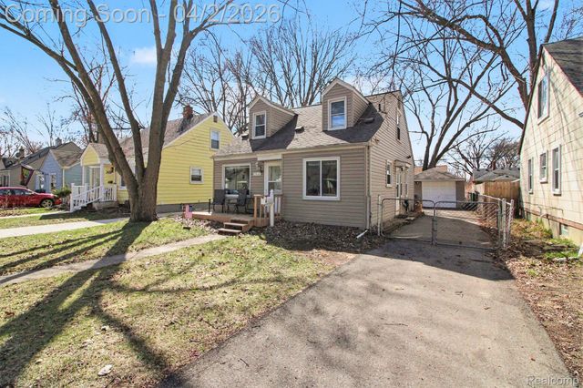 24341 Parklawn Street, Oak Park, MI 48237