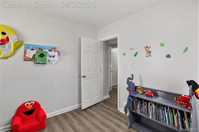 24341 Parklawn Street, Oak Park, MI 48237