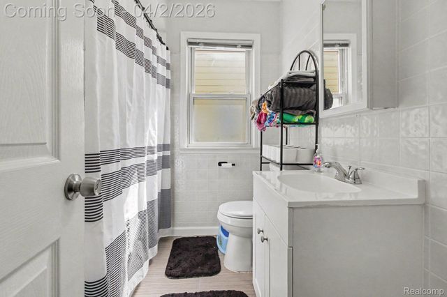 24341 Parklawn Street, Oak Park, MI 48237