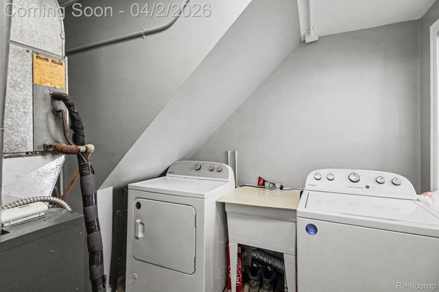 24341 Parklawn Street, Oak Park, MI 48237