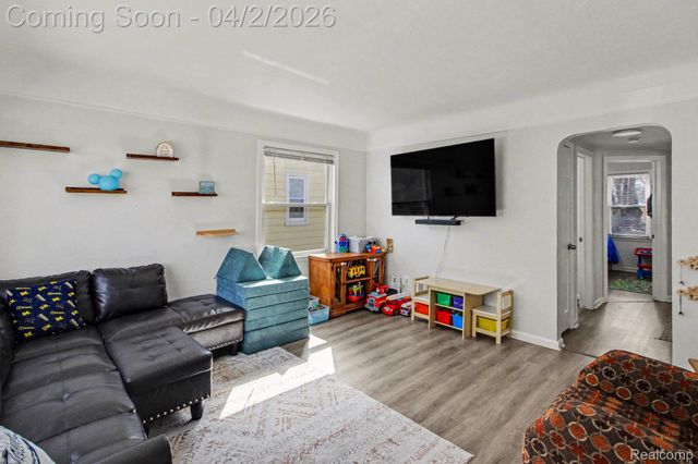 24341 Parklawn Street, Oak Park, MI 48237