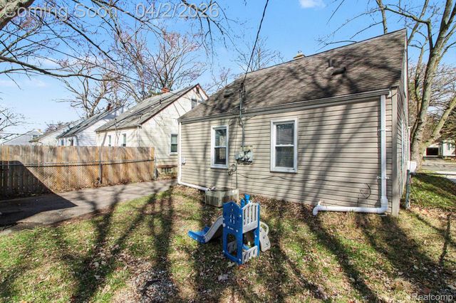 24341 Parklawn Street, Oak Park, MI 48237