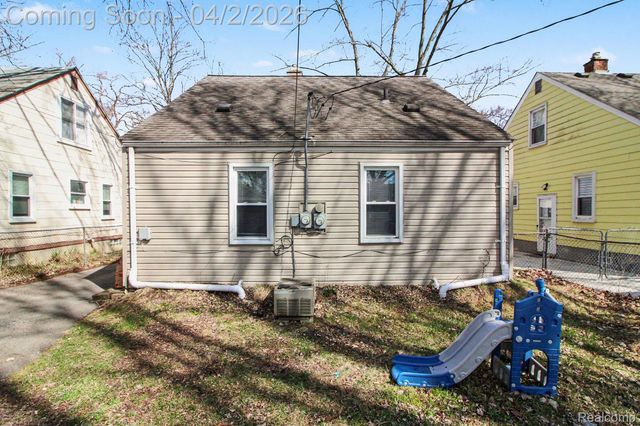 24341 Parklawn Street, Oak Park, MI 48237