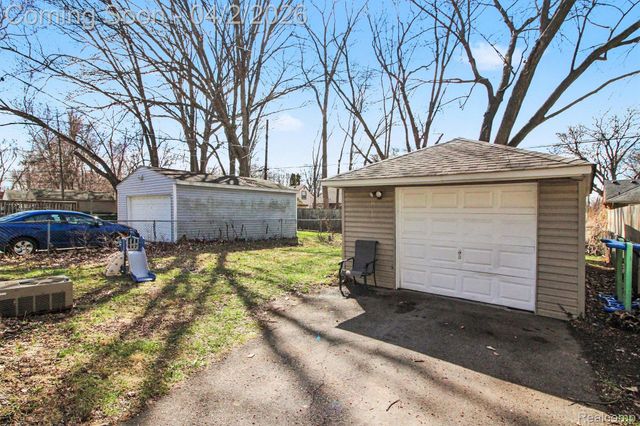 24341 Parklawn Street, Oak Park, MI 48237