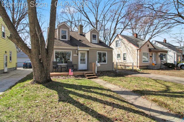 24341 Parklawn Street, Oak Park, MI 48237