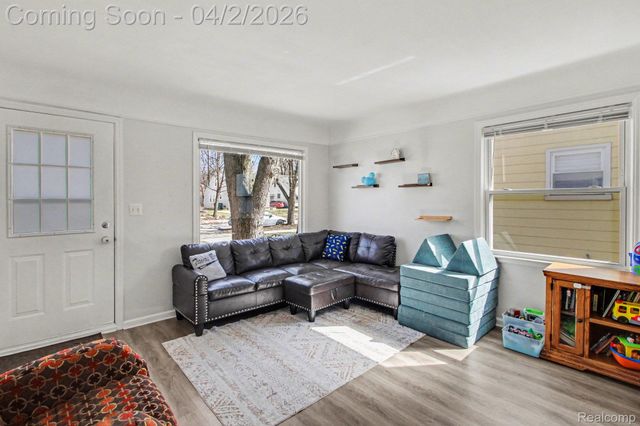 24341 Parklawn Street, Oak Park, MI 48237