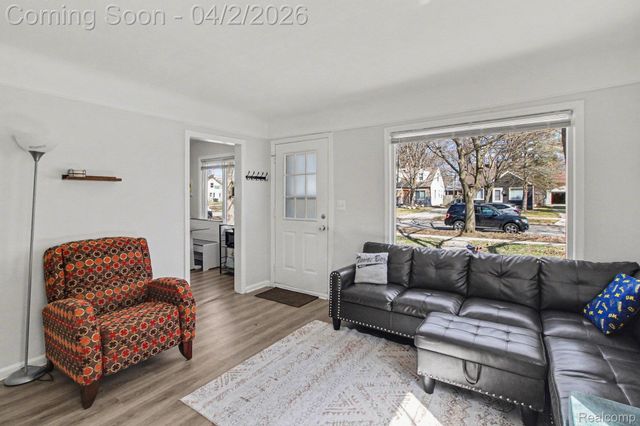 24341 Parklawn Street, Oak Park, MI 48237