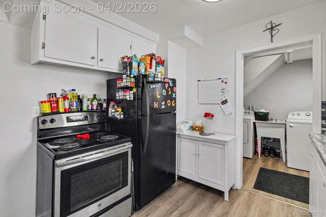 24341 Parklawn Street, Oak Park, MI 48237