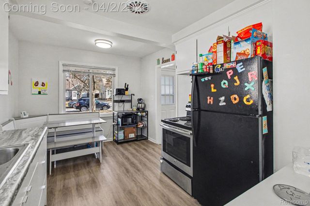 24341 Parklawn Street, Oak Park, MI 48237