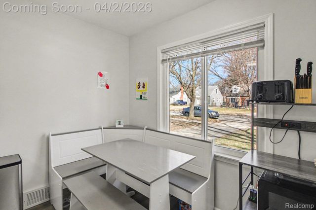 24341 Parklawn Street, Oak Park, MI 48237