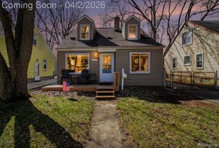 24341 Parklawn Street, Oak Park, MI 48237