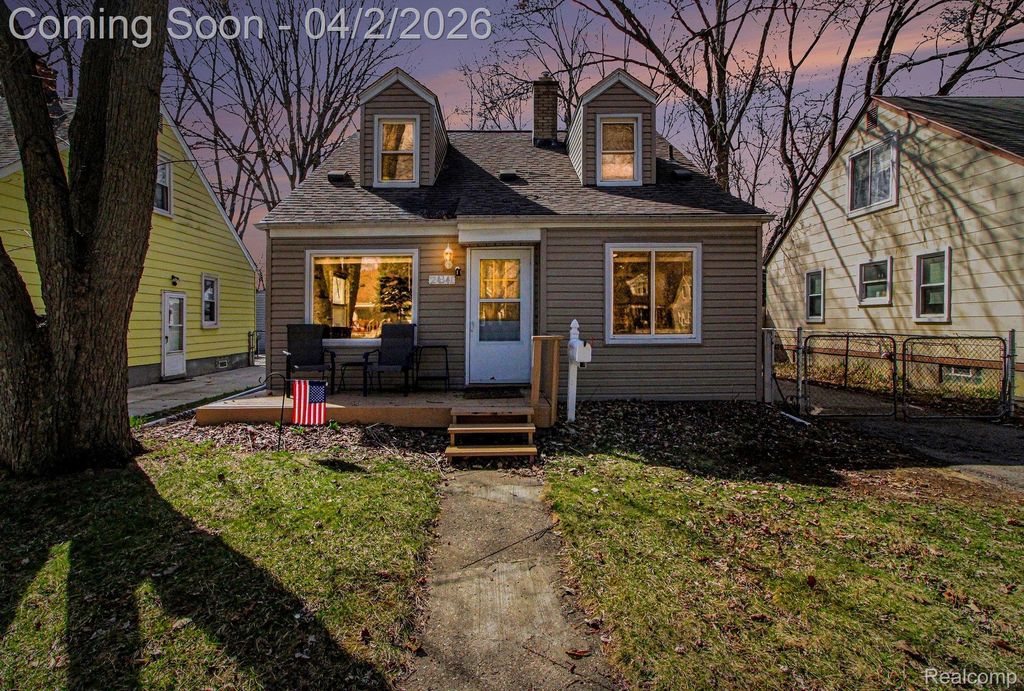 24341 Parklawn Street, Oak Park, MI 48237