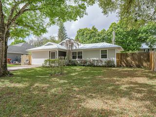 2445 88th Court, Vero Beach, FL 32966
