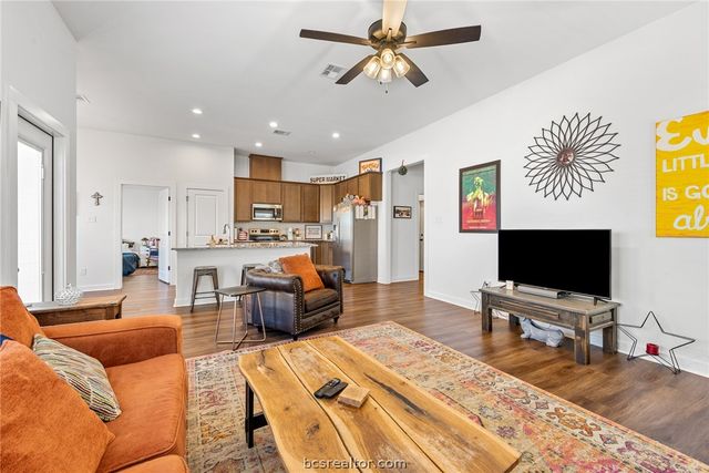 3165 Charge Lane, Bryan, TX 77808