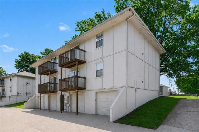 1310 NW Valley Woods Court, Grain Valley, MO 64029