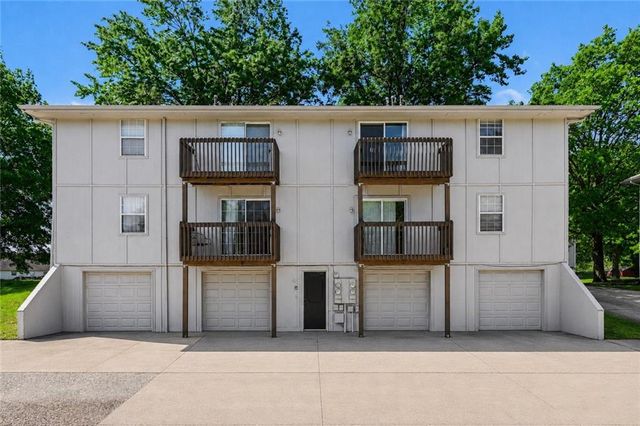 1310 NW Valley Woods Court, Grain Valley, MO 64029