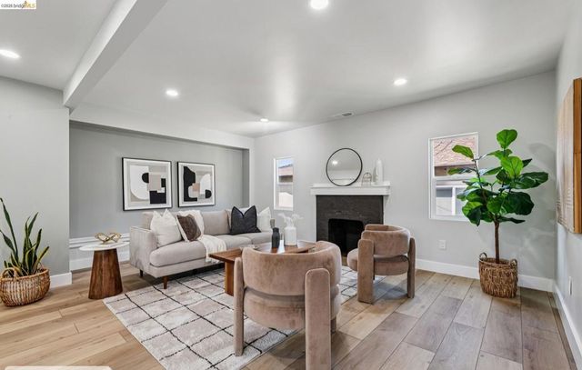 7807 7807 Outlook Ave, Oakland, CA 94605