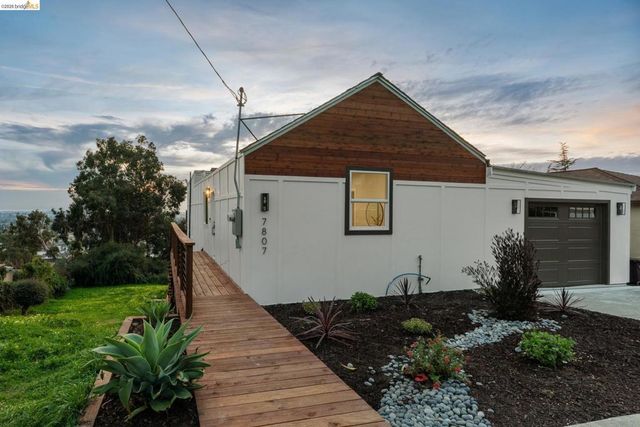 7807 7807 Outlook Ave, Oakland, CA 94605
