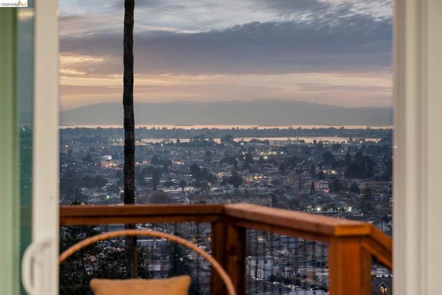 7807 7807 Outlook Ave, Oakland, CA 94605