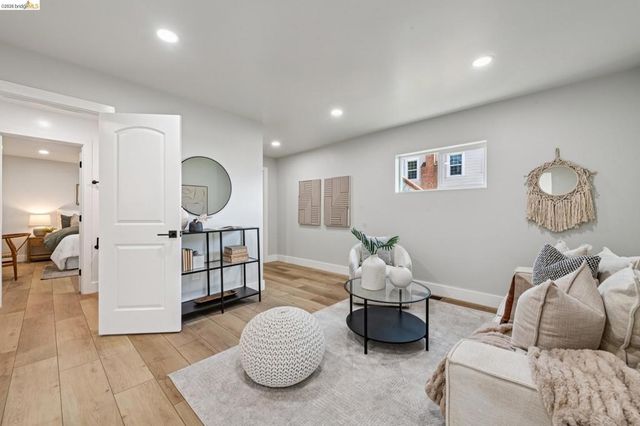 7807 7807 Outlook Ave, Oakland, CA 94605