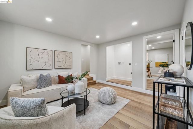 7807 7807 Outlook Ave, Oakland, CA 94605