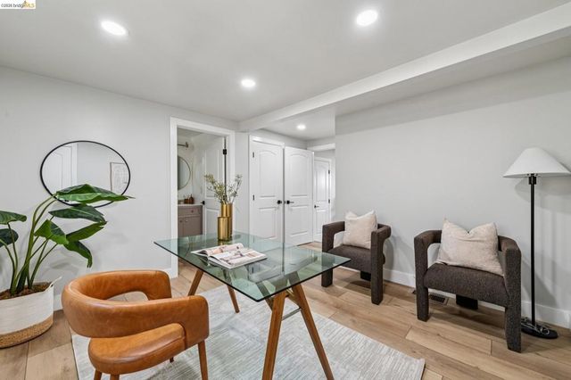 7807 7807 Outlook Ave, Oakland, CA 94605