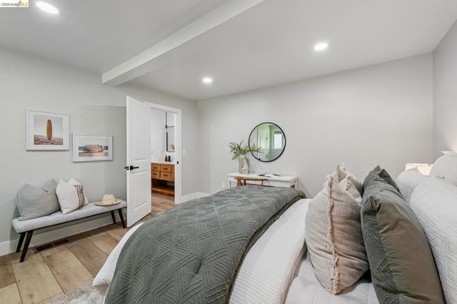 7807 7807 Outlook Ave, Oakland, CA 94605