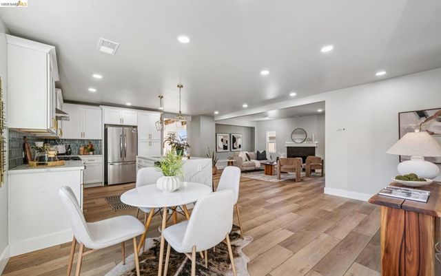 7807 7807 Outlook Ave, Oakland, CA 94605