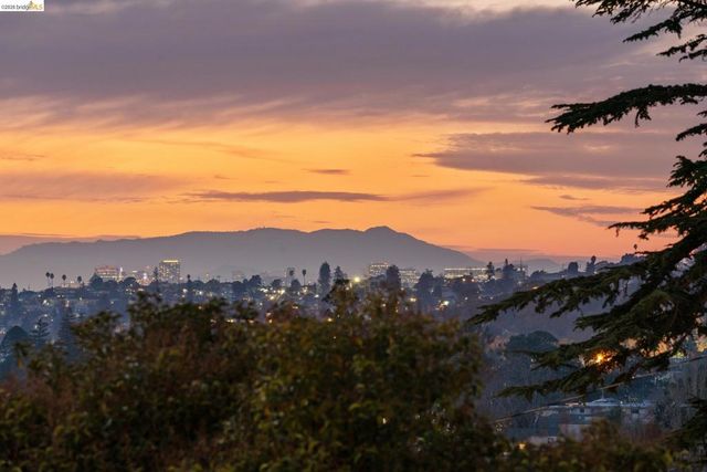 7807 7807 Outlook Ave, Oakland, CA 94605