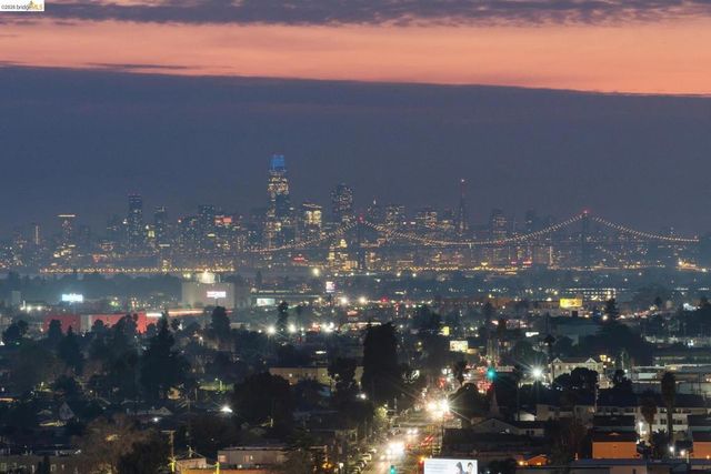 7807 7807 Outlook Ave, Oakland, CA 94605