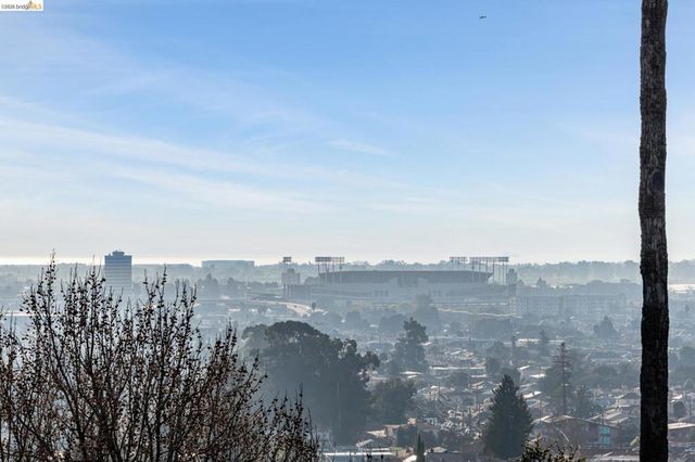 7807 7807 Outlook Ave, Oakland, CA 94605