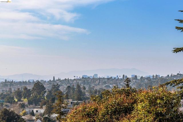 7807 7807 Outlook Ave, Oakland, CA 94605