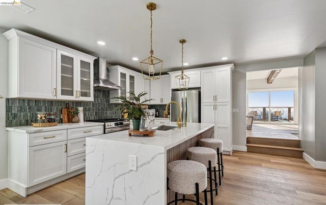 7807 7807 Outlook Ave, Oakland, CA 94605