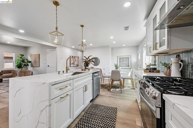 7807 7807 Outlook Ave, Oakland, CA 94605