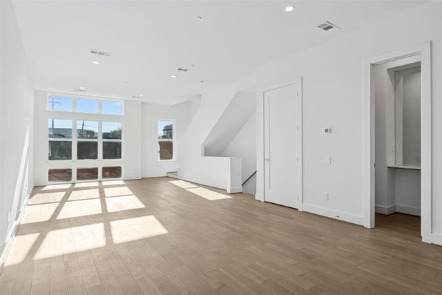 3040 Chimes Street, Dallas, TX 75219