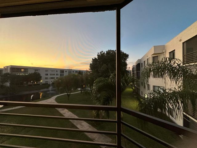 3138 Via Poinciana 317, Lake Worth, FL 33467