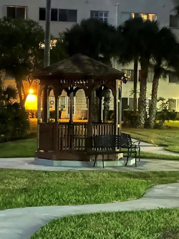 3138 Via Poinciana 317, Lake Worth, FL 33467