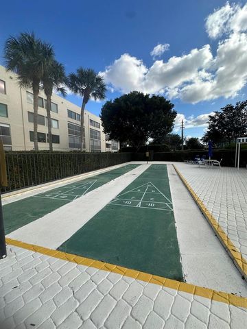 3138 Via Poinciana 317, Lake Worth, FL 33467