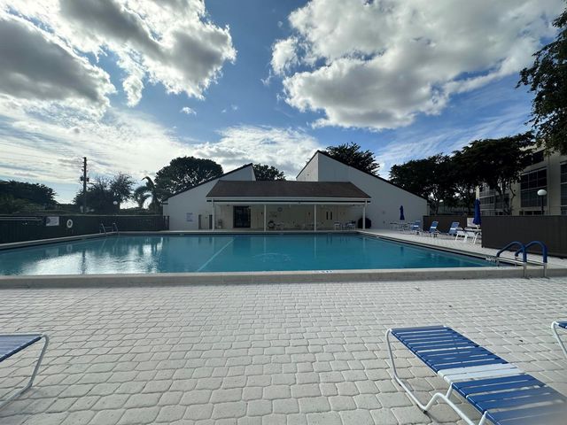 3138 Via Poinciana 317, Lake Worth, FL 33467