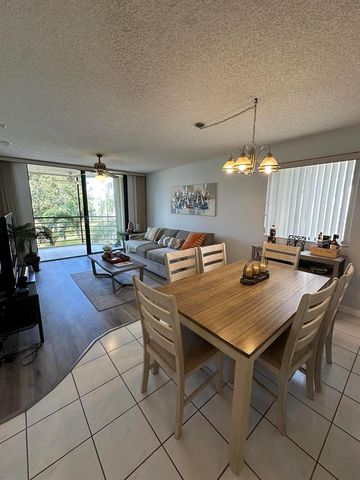 3138 Via Poinciana 317, Lake Worth, FL 33467