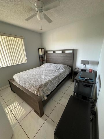 3138 Via Poinciana 317, Lake Worth, FL 33467