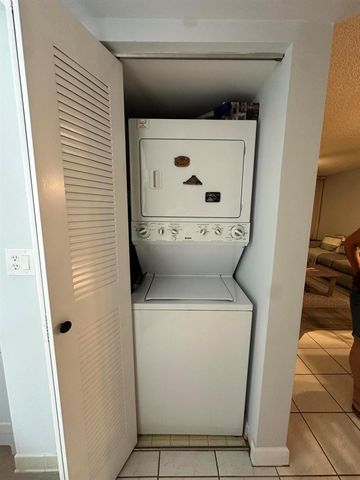 3138 Via Poinciana 317, Lake Worth, FL 33467