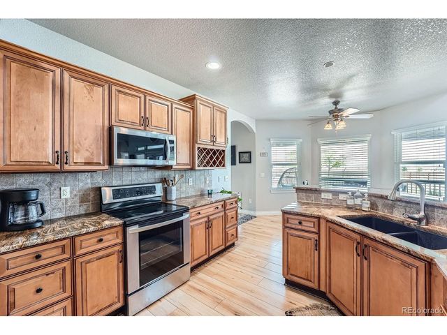 705 Antelope Dr W, Bennett, CO 80102