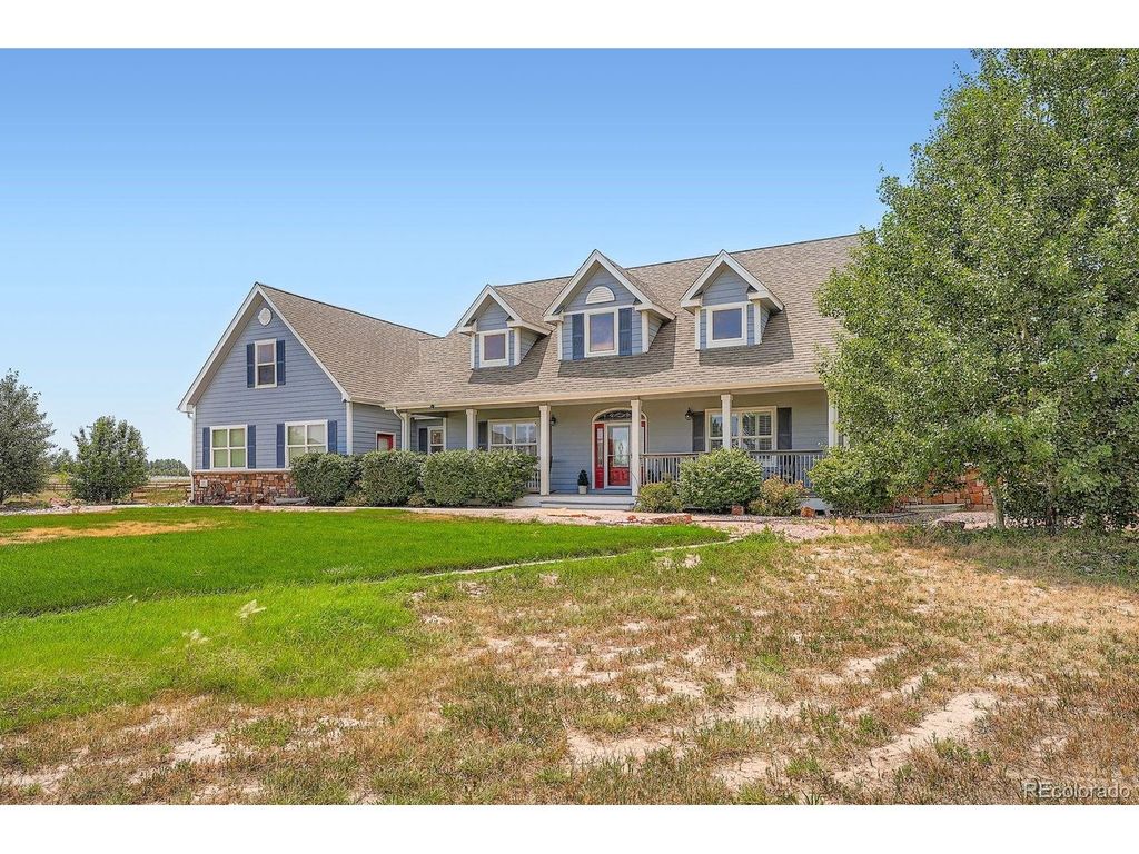 705 Antelope Dr W, Bennett, CO 80102