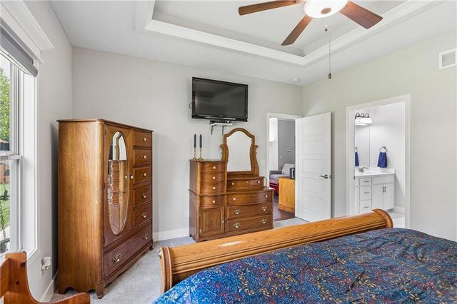 8 NE 102nd Street, Kansas City, MO 64155