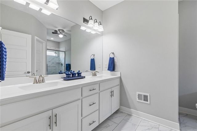 8 NE 102nd Street, Kansas City, MO 64155